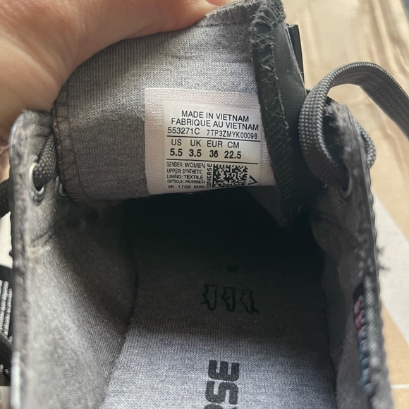 NEW WOMENS CONVERSE METALLIC SNEAKERS GRAY 5.5 - Picture 12 of 12